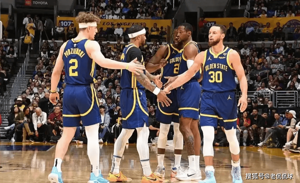 勇士轻松胜鹈鹕，库里库克发威全队保持不败的简单介绍