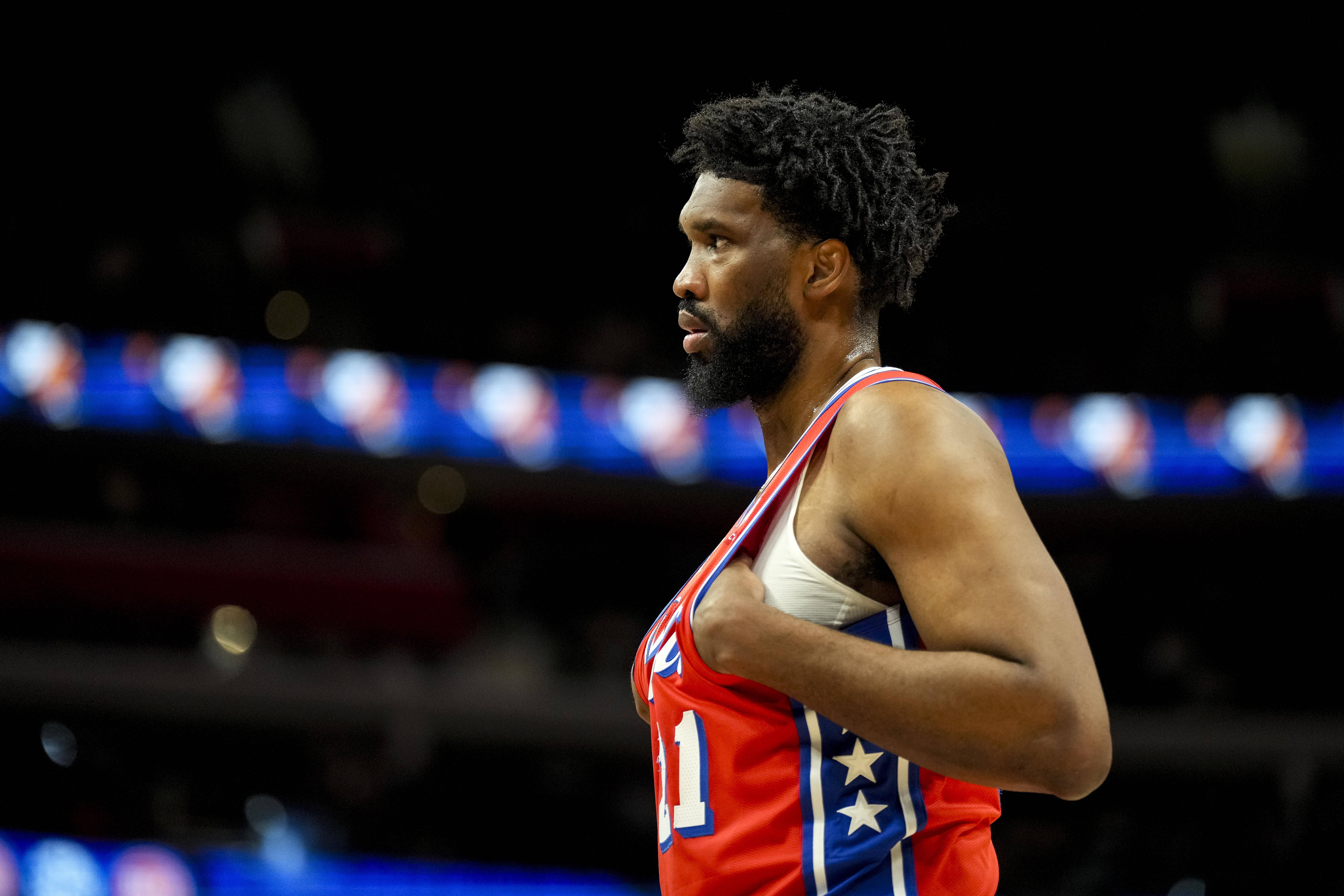 76人横扫热火，恩比德季后赛状态火爆的简单介绍